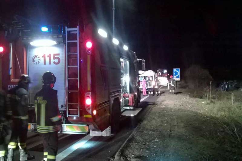 vigili fuoco ambulanza intervento notturno
