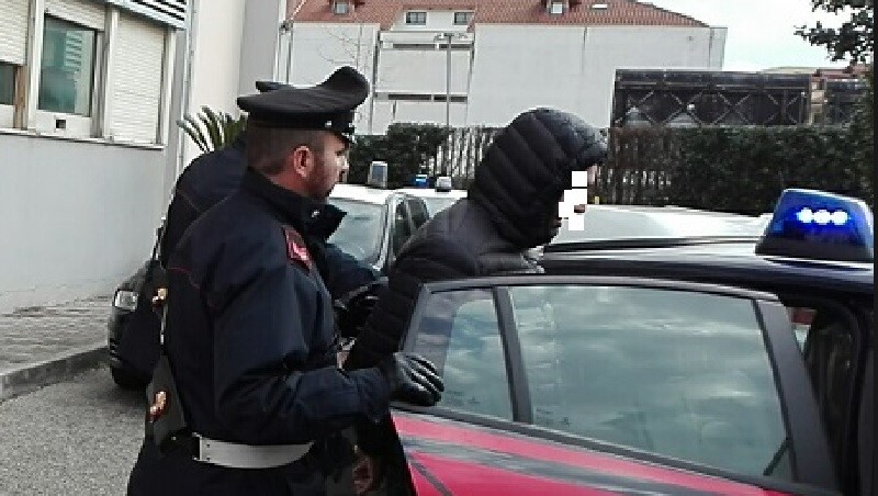 thumbnail arresto carabinieri Loreto
