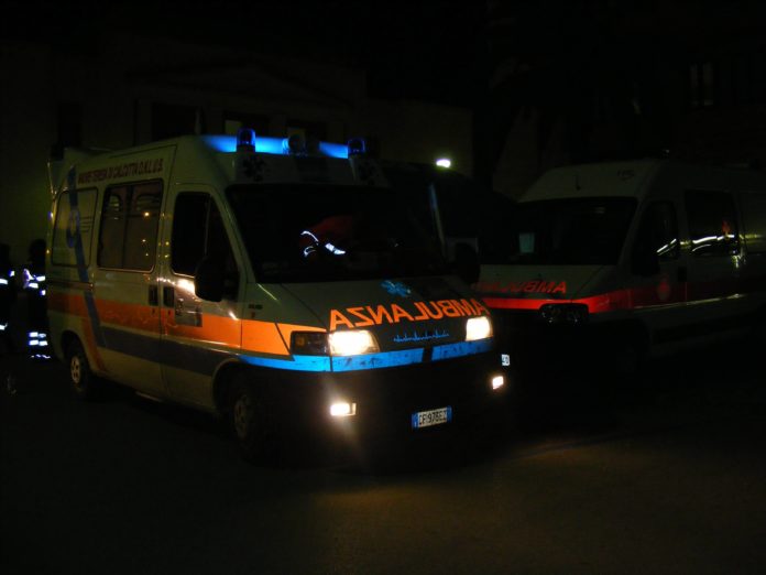 Ambulanza 118 incidente Notte 696x522